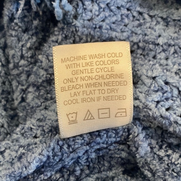 Ultra Flirt cropped fray look cozy sweater size small GUC - Picture 5 of 5